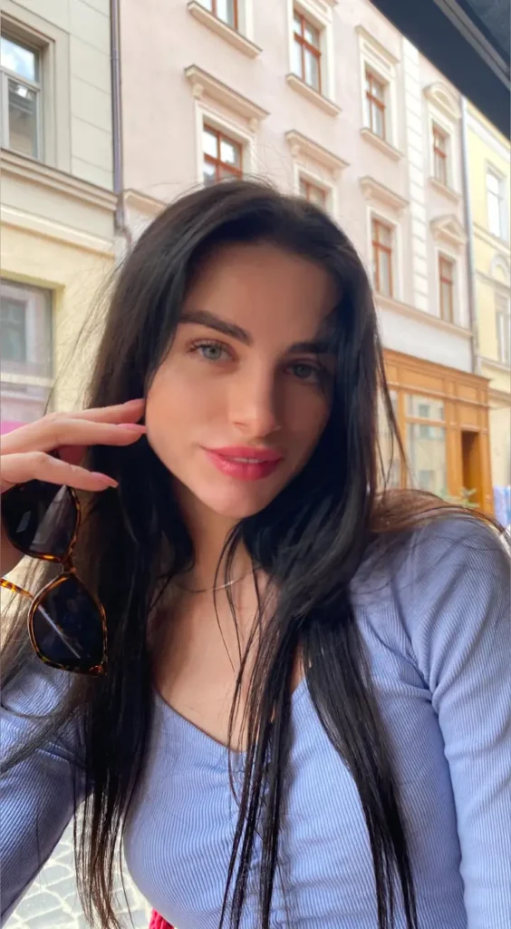 eva_rouge